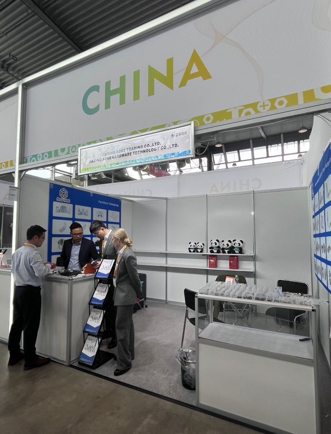 L'hardware Jiaxing Aoke appare alla fiera del fissaggio di Stuttgart 2025