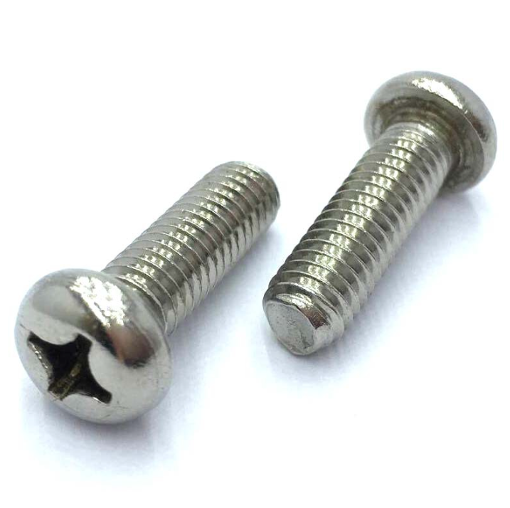 Qual è la differenza principale tra viti a testa bombata e viti a testa svasata?