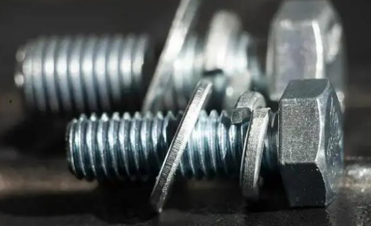 Quali sono le rispettive funzioni delle rondelle elastiche e delle rondelle piatte?